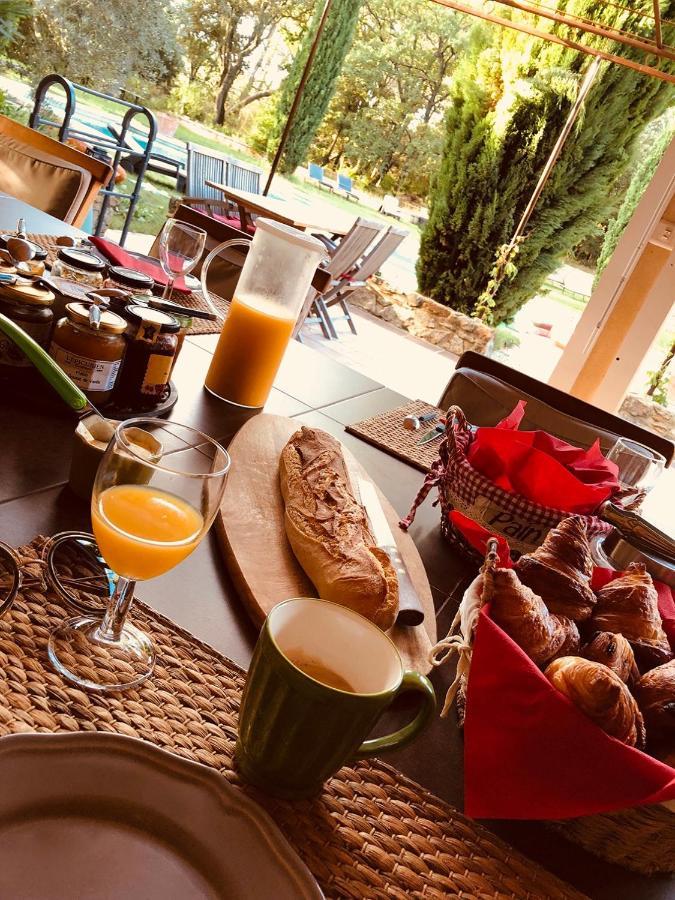 Domaine Du Commandeur Bed & Breakfast Mondragon Bagian luar foto