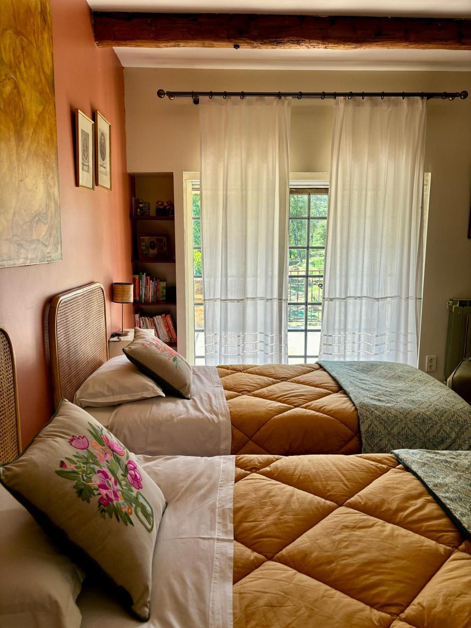 Domaine Du Commandeur Bed & Breakfast Mondragon Bagian luar foto