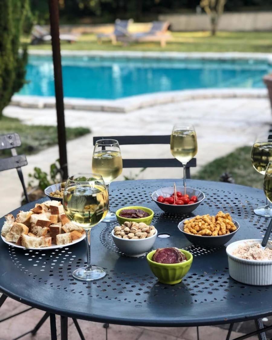 Domaine Du Commandeur Bed & Breakfast Mondragon Bagian luar foto